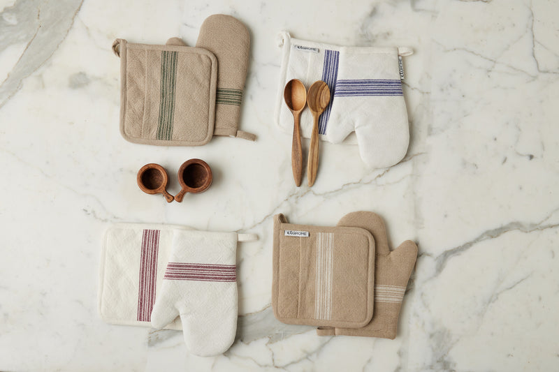 French Bistro Wood Measuring Cups in Vintage Merlot Red Stripe Bag, Set of 4