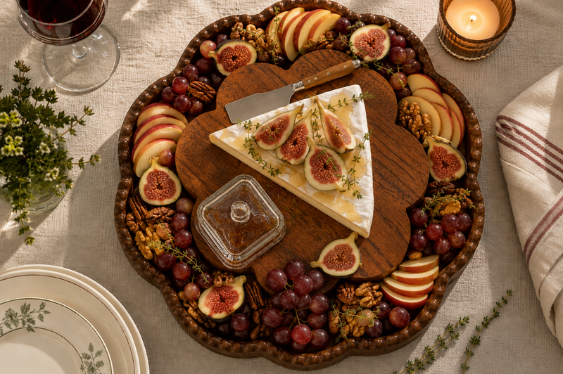 Vintage English Bread Board, Medium Scalloped