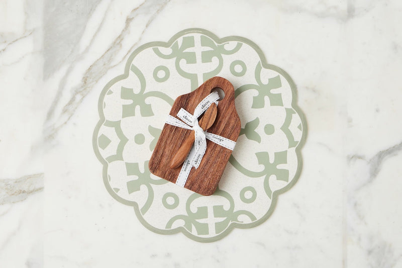Scalloped Placemat, Round, Sage and White