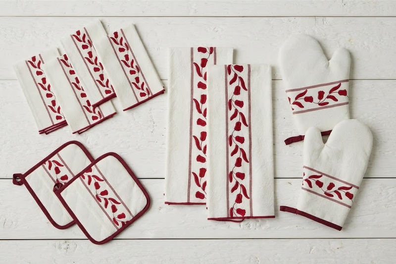 Merlot Red Tulip Linen Set