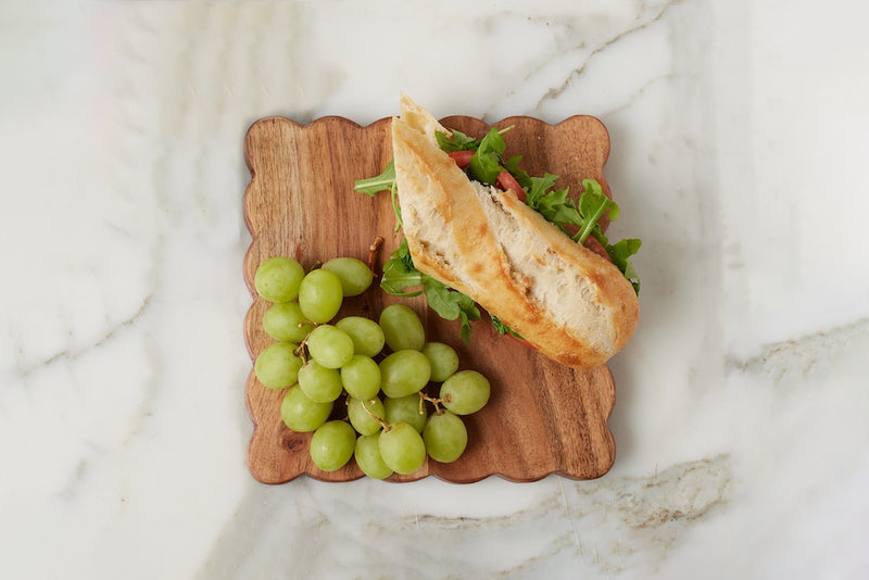 Small Square Scalloped Cutting Board with Spreader (disco)