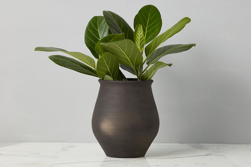 etúHOME Limited Edition Black Pottery Vase 2