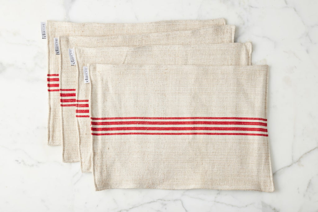 https://etuhome.com/cdn/shop/products/QEY004UR9-Red-Stripe-Placemat-set-of-4-1_1024x1024.jpg?v=1665003558